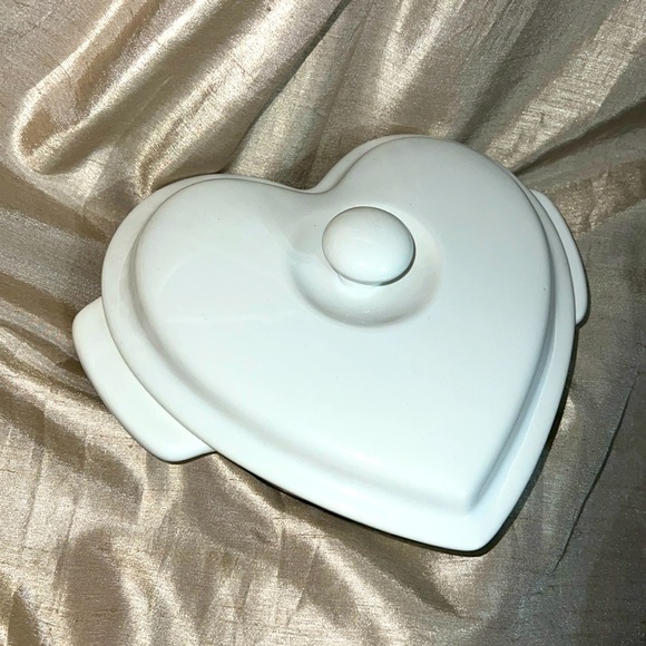 chantal Other - Chantal 1 qt heart baking dish